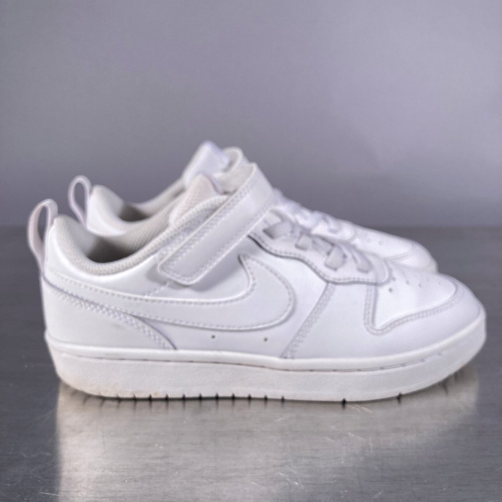 Nike Boys Court Borough Low 2 Sneakers White Leather Size 2Y